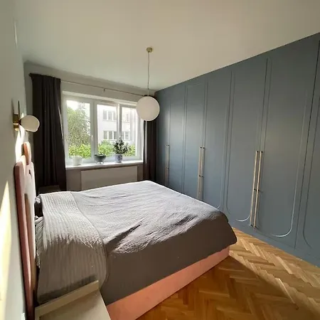 80 Meters, 3 Rooms, Saska Kepa